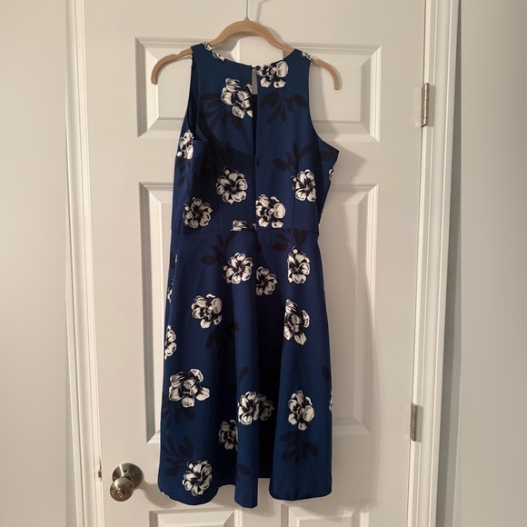 Banana Republic | Blue, White, Black Floral Fit and Flare Dress | Size 6 - Picture 2 of 6